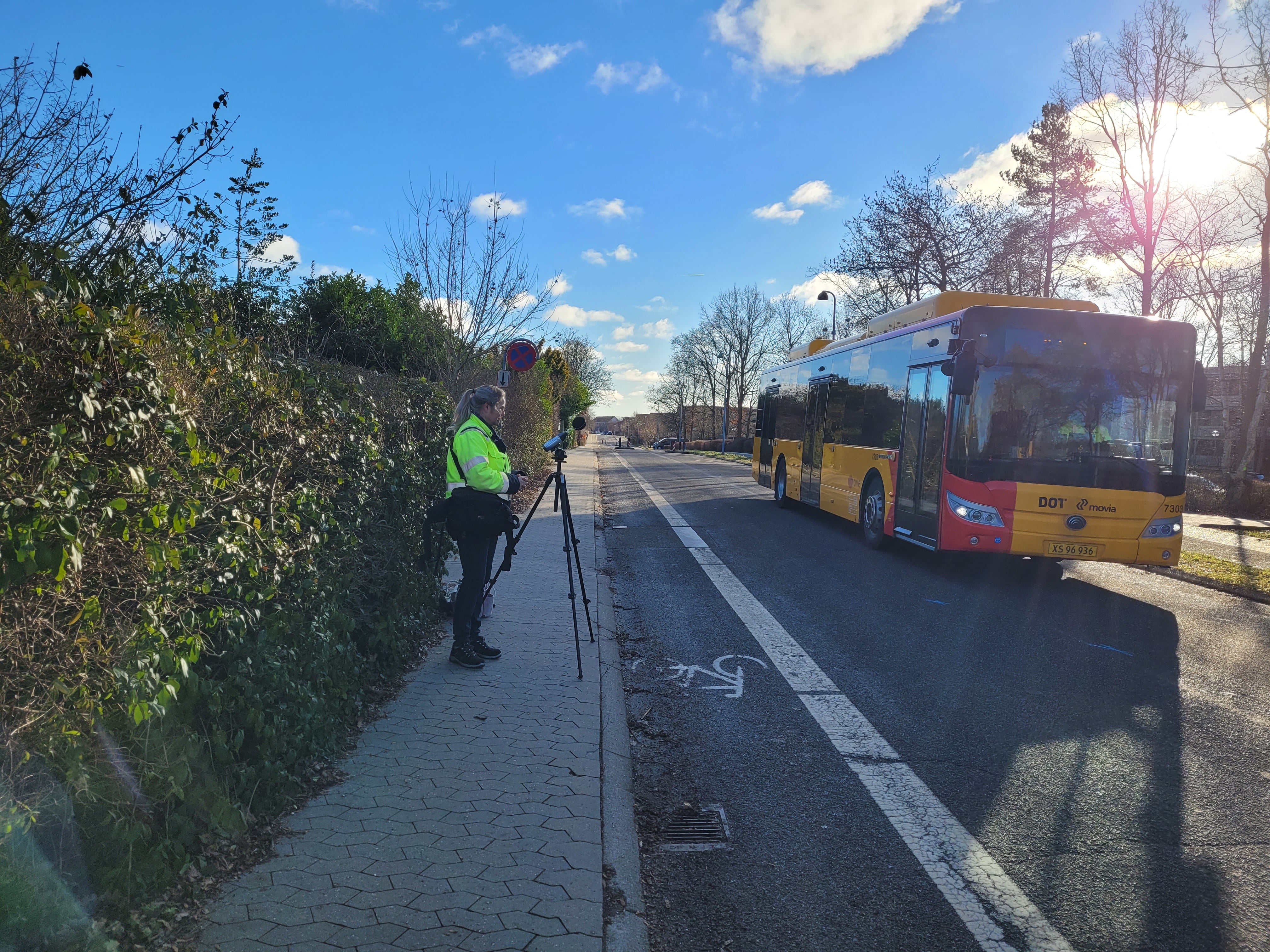 Kildestyrkemåling på forbikørende elbus. Opgave udført i forbindelse med planlægning og godkendelse af parkeringsanlæg med ladestandere til elbusser